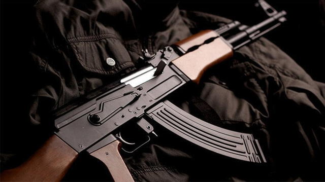  Una obra de la ingeniería moderna, la AK-47 es una de los mejores rifles de combate Foto: Actualidad RT    