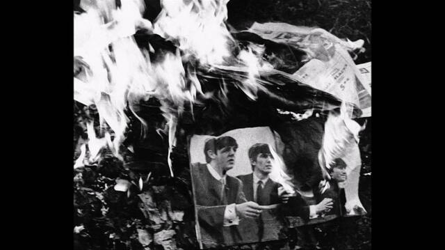  En el sur de Estados Unidos fueron muy radicales, algunos quemaron los discos de The Beatles, otros los recuerdos y pertenencias, se hicieron protestas, las conferencias de prensa se cancelaron y hasta llegaron a amenazar a la banda. Foto: WordPress