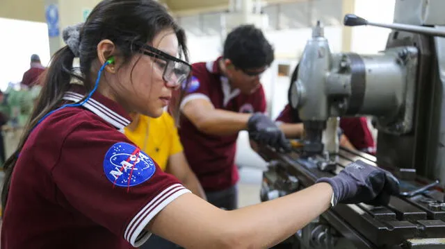  Los estudiantes de las facultades de Ingeniería y otras se preparan para el concurso de abril 2025. Foto: UDEP    