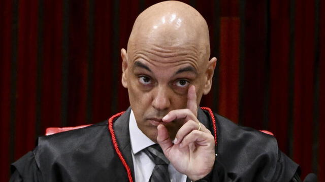 Alexandre de Moraes ordenó el bloqueo de X en Brasil, así como la inhabilitación política de Bolsonaro. Foto: AFP   