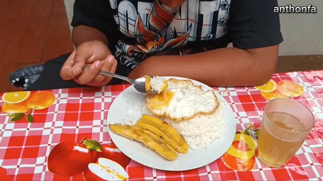  Arroz a la cubana finalizado. Foto: captura de pantalla/Anthon Fa   