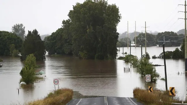  De hecho, fue en el año 1931 cuando las inundaciones alcanzaron una altura récord de 5,53 metros, situación a la que los vecinos tuvieron que ajustarse&nbsp;fabricando embarcaciones para el ganado&nbsp;y almacenando pan para no morir de inanición en las semanas venideras. Foto: EFE   