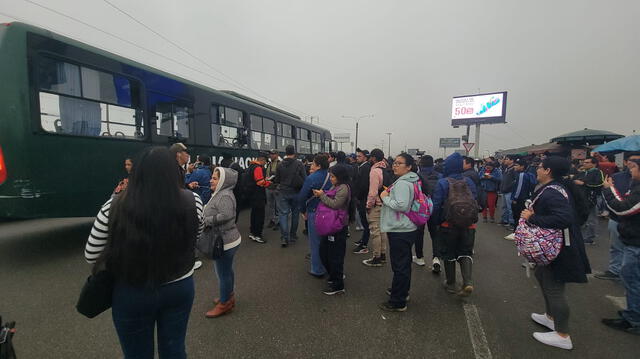 Buses de la PNP cubren la Panamericana Norte. Foto: La República   