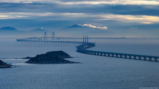  Ha sufrido críticas por estar supuestamente infrautilizado, pero el puente Hong Kong-Zhuhai-Macao llegó a batir el récord de pasajeros. Foto: Liu Dawei/Xinhua/picture alliance   