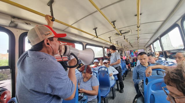  Transportistas manifestantes se trasladan en buses al centro de Lima. Foto: Kevinn García-LR   