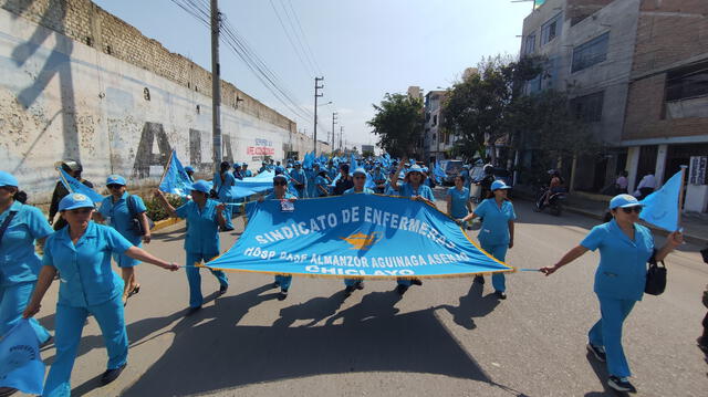  Huelga nacional Essalud: personal médico marcha por las principales calles de la ciudad de Chiclayo.&nbsp; Foto: Emmanuel Moreno/LR    