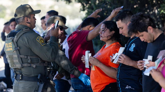  La presencia de inmigrantes indocumentados ha generado tensiones en diversas comunidades estadounidenses, especialmente en las zonas fronterizas. Foto: El País   