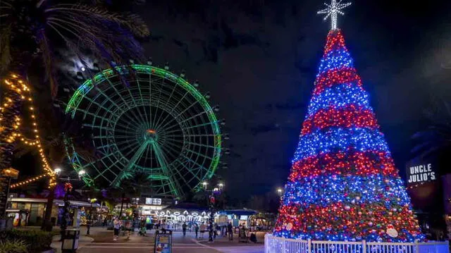  ICON Park es un destino de entretenimiento familiar en Orlando, Florida, conocido por su gran rueda de la fortuna, The Wheel, que ofrece vistas panorámicas de la ciudad. Foto: Telemundo   