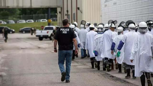  Las políticas migratorias de Estados Unidos han intensificado las deportaciones, creando un clima de miedo y desconfianza entre la población inmigrante. Foto: France 24   