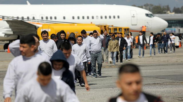  El aumento en las deportaciones durante ciertas administraciones ha generado un clima de miedo entre las comunidades inmigrantes. Foto: CNN   