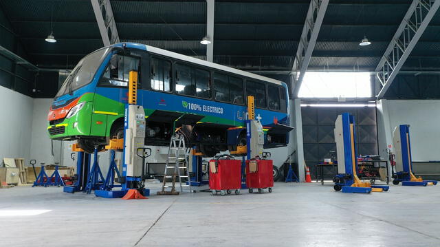 Reborn Electric Motors presentó el primer bus eléctrico fabricado en América Latina. Foto: Forbes.   