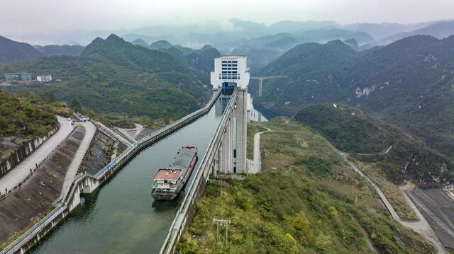 Con una capacidad para barcos de hasta 3.000 toneladas, el ascensor está diseñado con tecnología avanzada que garantiza una operación segura y eficiente. Foto: China Daily   