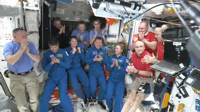Reunión de la Crew-10 junto a los astronautas de la NASA. Foto: NASA Reunión de la Crew-10 junto a los astronautas de la NASA. Foto: NASA
