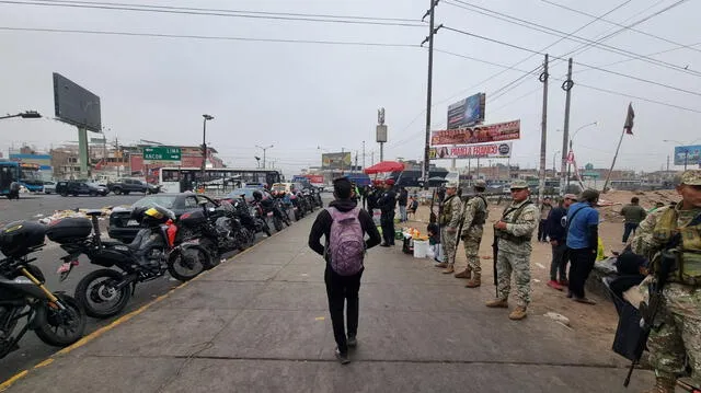 Presencia de militares en Primera de Pro durante paro de transportistas. 
