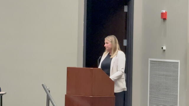 Dee Dee Horen, la viuda de William Toney, pide ante los jueces un "cierre". |<br>Indiana Capital Chronicle | Casey Smith. Dee Dee Horen, la viuda de William Toney, pide ante los jueces un "cierre". |<br>Indiana Capital Chronicle | Casey Smith.