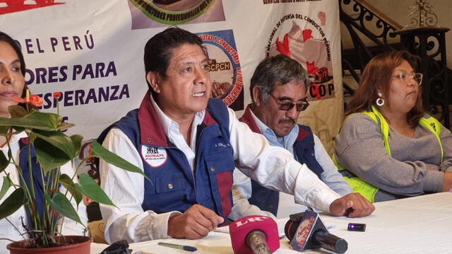 Javier Corrales, presidente del Frente Nacional de Transportistas y Conductores del Perú, señaló que el 18 de junio realizarán un paro indefinido. Javier Corrales, presidente del Frente Nacional de Transportistas y Conductores del Perú, señaló que el 18 de junio realizarán un paro indefinido.