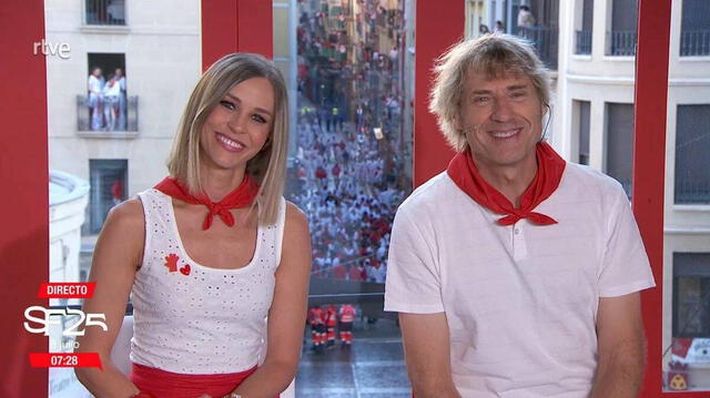 Ana Prada y Julian Iantzi en la transmisión de San Fermín. Foto: RTVE Ana Prada y Julian Iantzi en la transmisión de San Fermín. Foto: RTVE