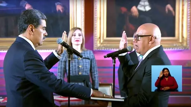  Nicolás Maduro juramentando tras el polémico resultado de las elecciones en Venezuela. Foto: Semana.   