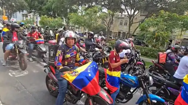 Marcha de venezolanos en avenida Arequipa en señal de libertad. Foto: Adrián Sarria/LR   