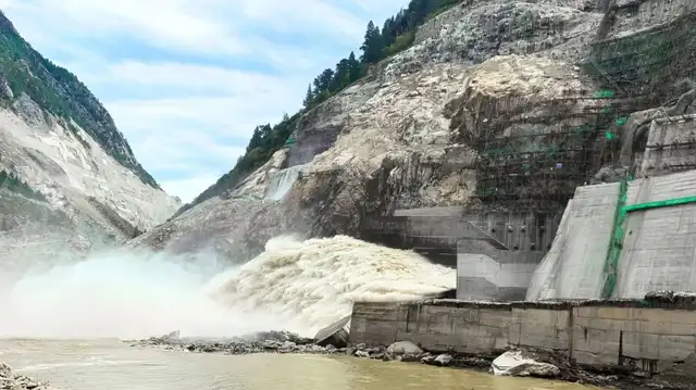  La empresa estatal PowerChina busca que la estructura supere los récords actuales de ingeniería hidráulica. Foto: PowerChina<br>    