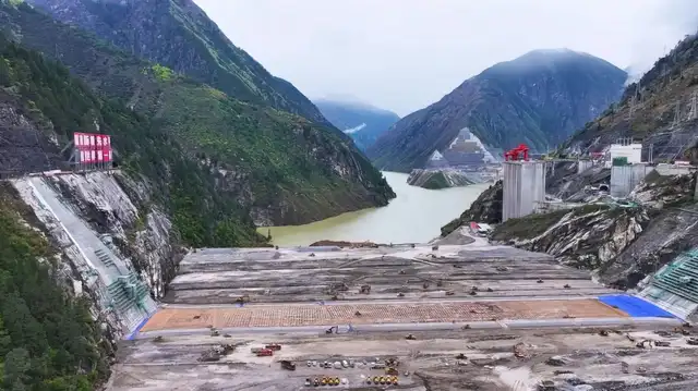  El embalse ya inició la acumulación de agua con un volumen de 110 millones de metros cúmicos en su etapa inicial. Foto: PowerChina<br>    