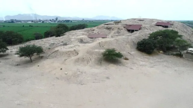 Huaca Santa Rosa comprende tres grandes volúmenes arquitectónicos tipo piramidal