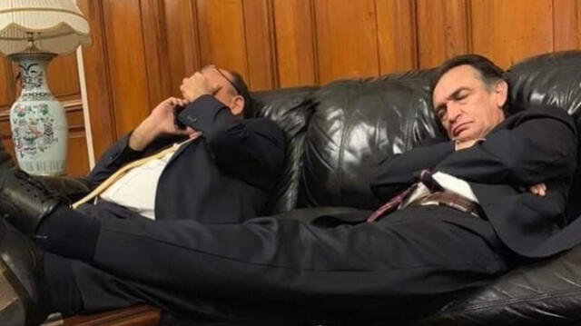 Héctor Becerril aparece durmiendo en el Congreso en fotografía