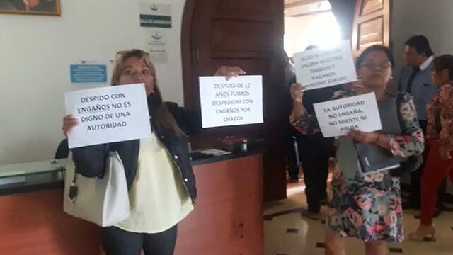 Madres protestan por despido arbitrario en municipalidad de Magdalena [FOTOS Y VIDEO]