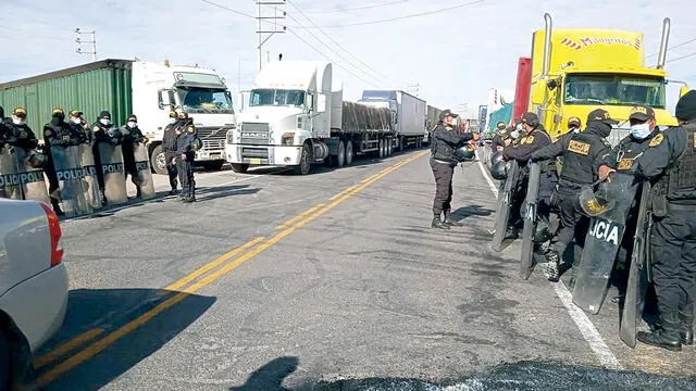 radical. Tránsito quedó interrumpido en el ingreso y salida de Juliaca por transportistas.