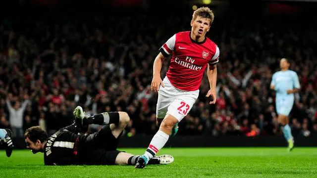 Arshavin fue captado ebrio y ‘robando’ un caballo a la salida de un club de streptease