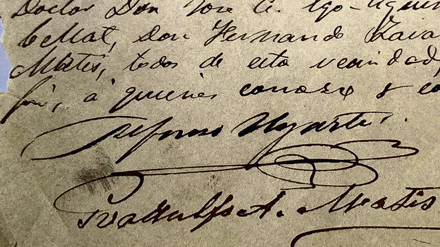 DE PUÑO Y LETRA. Testamento original firmado por Alfonso Ugarte.