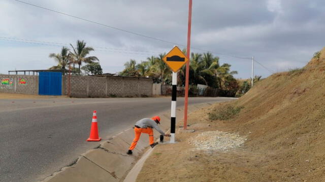 Trabajos de señalización en el Corredor Vial Alimentador de Tumbes