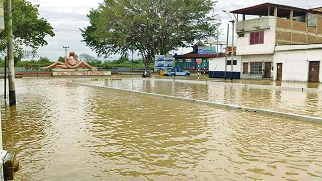 Río se desborda e inunda calles y viviendas de Tumbes  