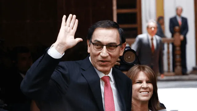 Martín Vizcarra juró es tarde como nuevo presidente de la República 