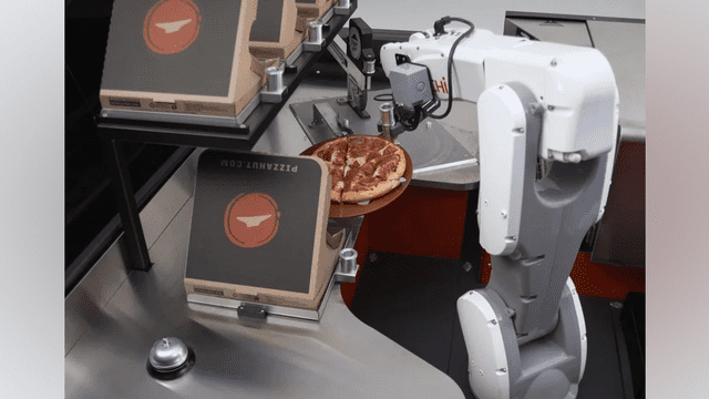 Pizza Hut y Toyota se unen para entregar pizzas en tiempo récord 