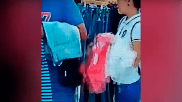 YouTube viral: captan a señora robando dinero de hombre y él no se da cuenta del hecho [VIDEO]