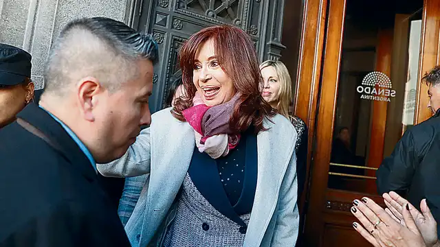 Registran las casas de Cristina Fernández en busca de pruebas