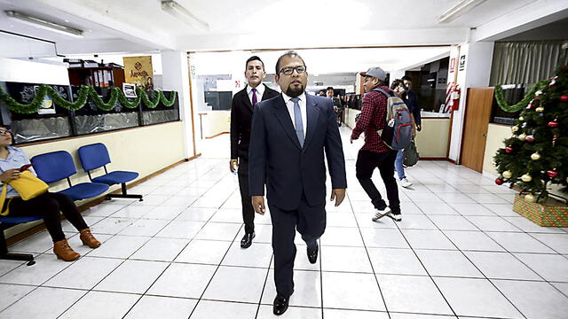 En Arequipa Elmer Cáceres y Omar Candia juramentaron a puertas cerradas [VIDEOS]