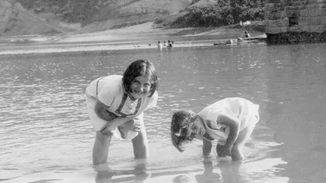 Renia Spiegel y su hermana Elizabeth cuando eran niñas. Foto: Archivo Bellcack