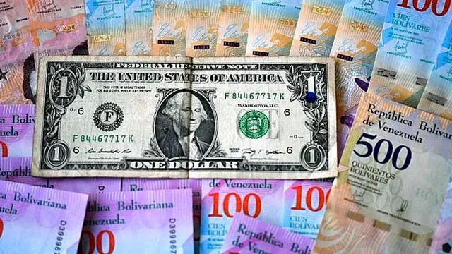 Dólar en Venezuela. Foto: AFP.