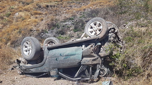 Arequipa: Camioneta cae a barranco y mueren tres escolares [VIDEO]