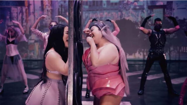 Naomi Watanabe y Yuriyan Retriever en parodia de "Rain on me", canción de Lady Gaga y Ariana Grande