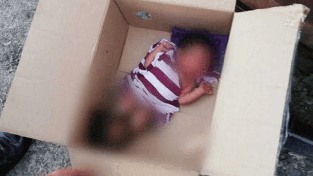 Bebé de días de nacido es abandonado en una caja de cartón en azotea 