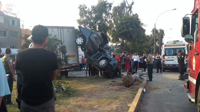 Los Olivos: hombre murió tras choque entre camión y automóvil en la avenida Universitaria [FOTOS]