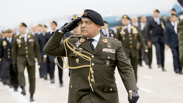 Vizcarra asciende a general de División a su jefe de Casa Militar
