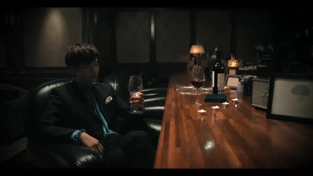 Escena del MV Stand By Me de BTOB Blue (2016)