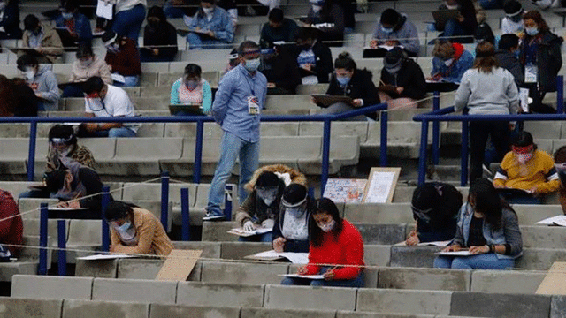 La Universidad Nacional Autónoma de México realizó su examen de admisión en su estadio principal y en otras 24 sedes. Foto: Efe.
