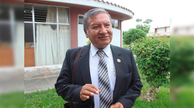 Director de la UGEL Chiclayo, Angel Salazar Piscoya.