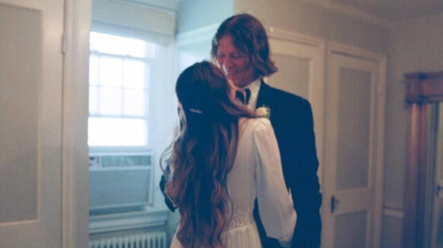 Elizabeth Gilles revela cómo fue su boda con Michael Corcoran en Instagram.