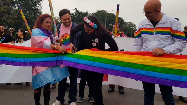 Alberto de Belaúnde y Ricardo Morán inauguran Marcha del Orgullo LGBTI. Créditos: Jessica Merino / La República.